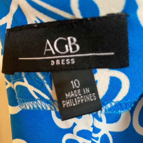 AGB Sleeveless Dress w/ Cutout - Picture 4 of 5